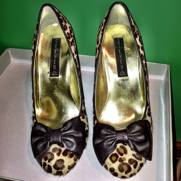 ⭕️SOLD ❌Leather Bow Leopard kitten heel pumps