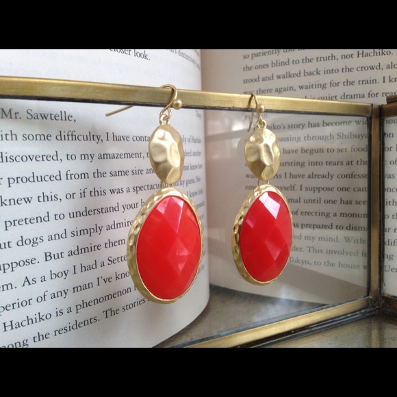 SOLD Coral & Matte Gold Earrings - Picture 3 of 3