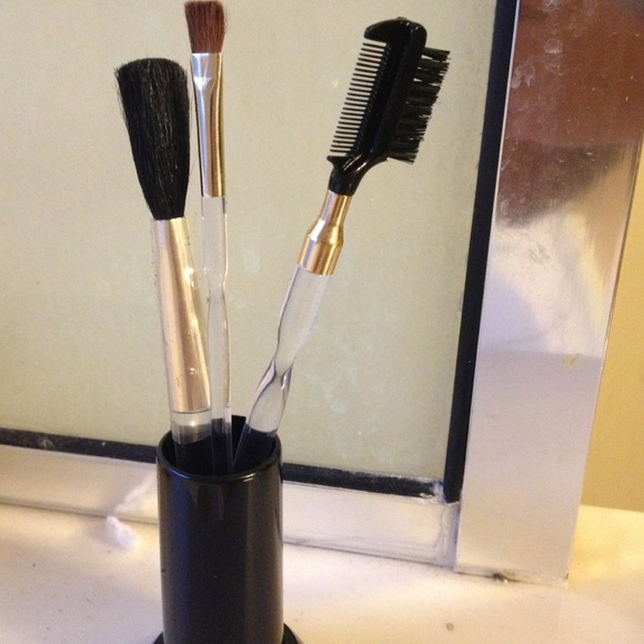 Three piece makeup brush set