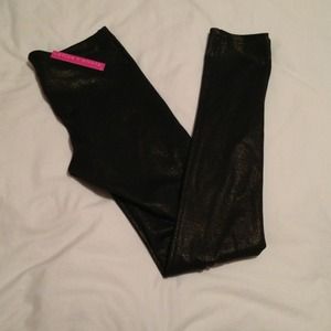 REDUCED! Alice + Olivia black metallic leggings