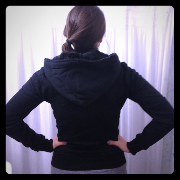 Black zipper hoodie (fo fur inside the hood)