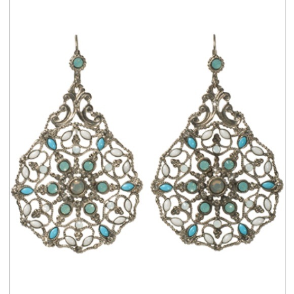 LOOKING FOR THESE EARRINGS!!!