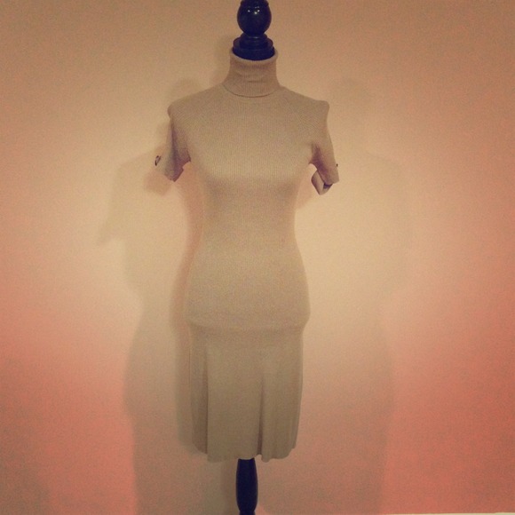 Creamy color with brown buttons on sleeves dress