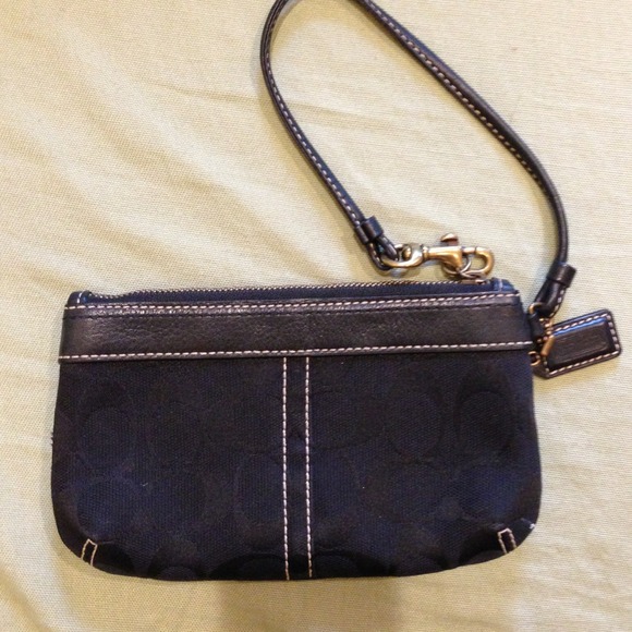 Authentic Coach wristlet, classic, versatile - Picture 4 of 4