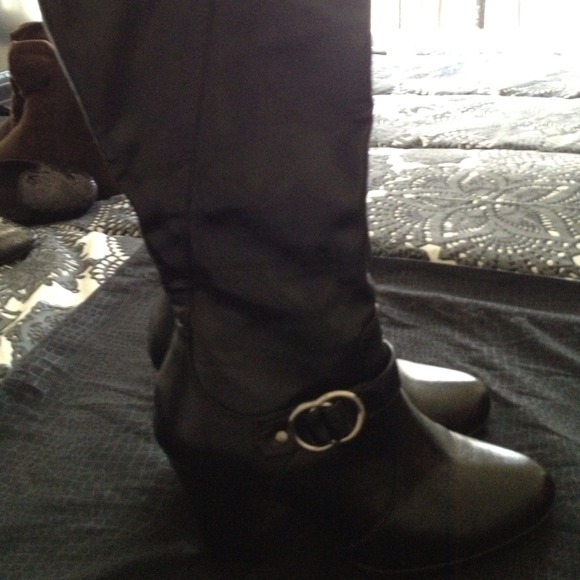 Black avenue boots