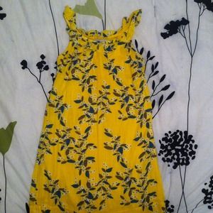 Yellow sundress with pockets!