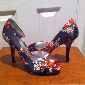Jessica Simpson Satin Floral Platform