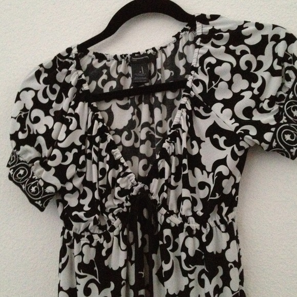 Black + white casual dress - Picture 2 of 4