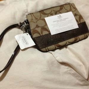 Signature Coach Legacy Wristlet(Never Used)