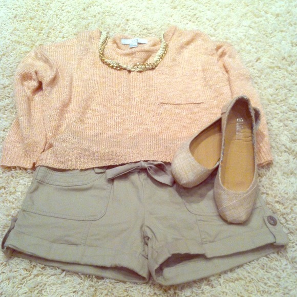 Sold CUTE🎀SUMMER KHAKIS
