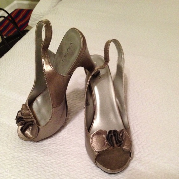 Bronze sling-back heel