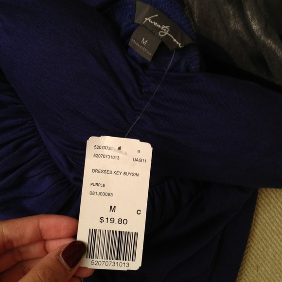 Purple dress - Picture 3 of 3