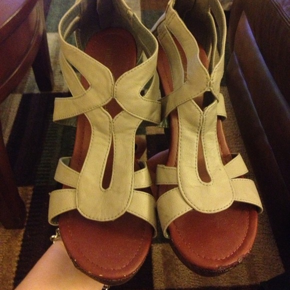 ❗Sold ❗Strappy grey and brown wedges