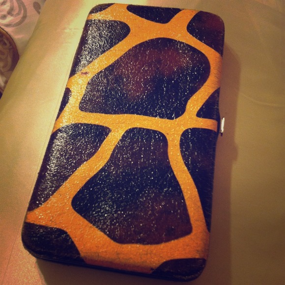 Giraffe print adorable wallet.