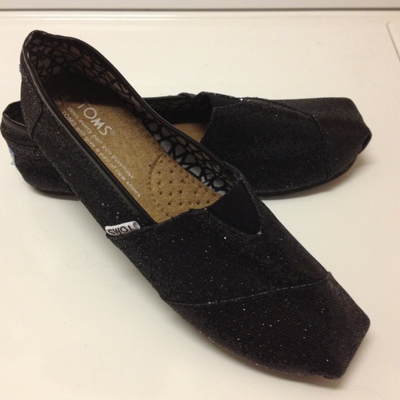 Black glitter toms