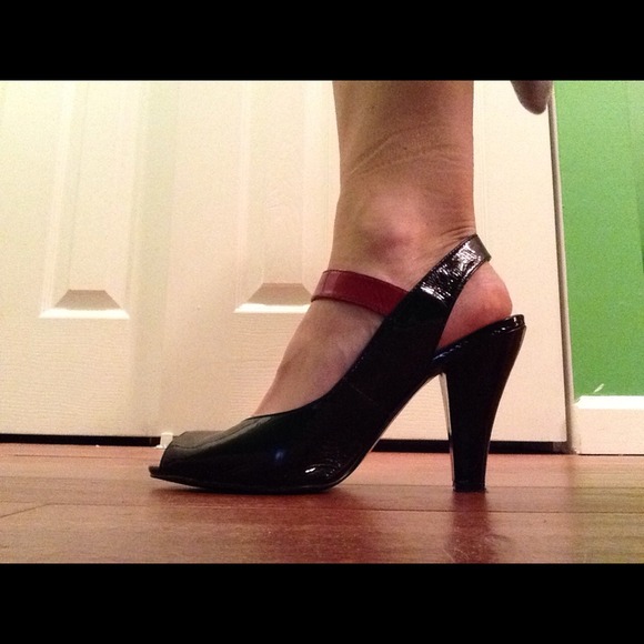 SOLD****Steve Madden Black patent leather heels - Picture 2 of 4