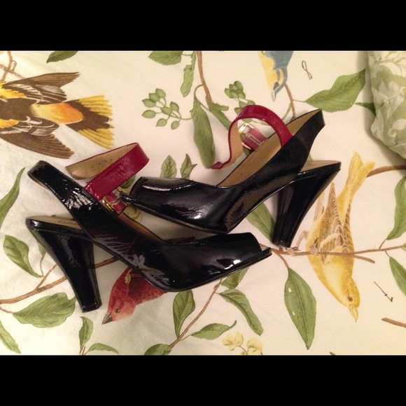 SOLD****Steve Madden Black patent leather heels - Picture 4 of 4