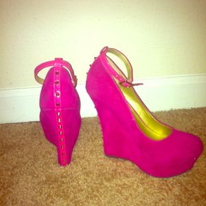 Fuchsia spiked wedges