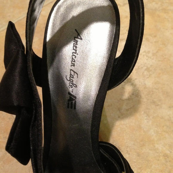 American eagle black satin heels size 7 - Picture 3 of 4