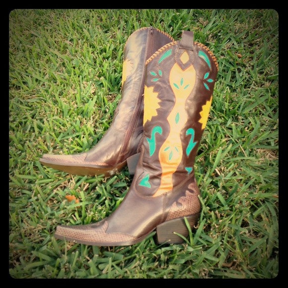 BUNDLED &📦with💗 - New BCBG Boots 🐝