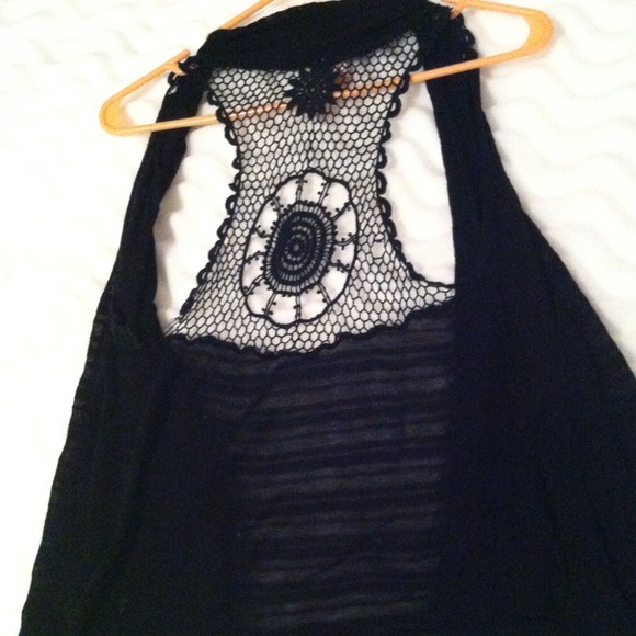 Black pull over. - Picture 3 of 4