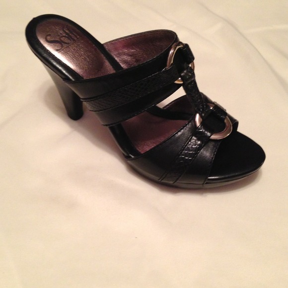 New black sandals !