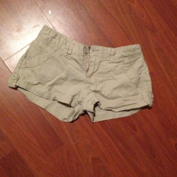 Miley khaki shorts