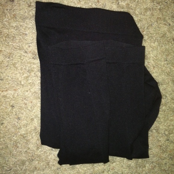 Plain black leggings