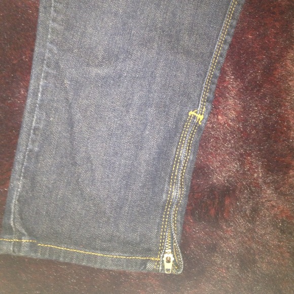 👖Old Navy Denim Capris👖 - Picture 4 of 4