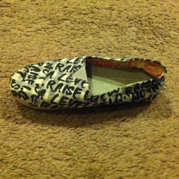 Child's  size 13 toms great condition