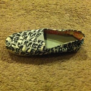 Child's  size 13 toms great condition