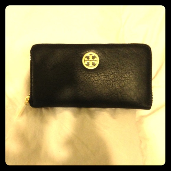 *BRAND NEW* Authentic Tory Burch wallet - Picture 1 of 3