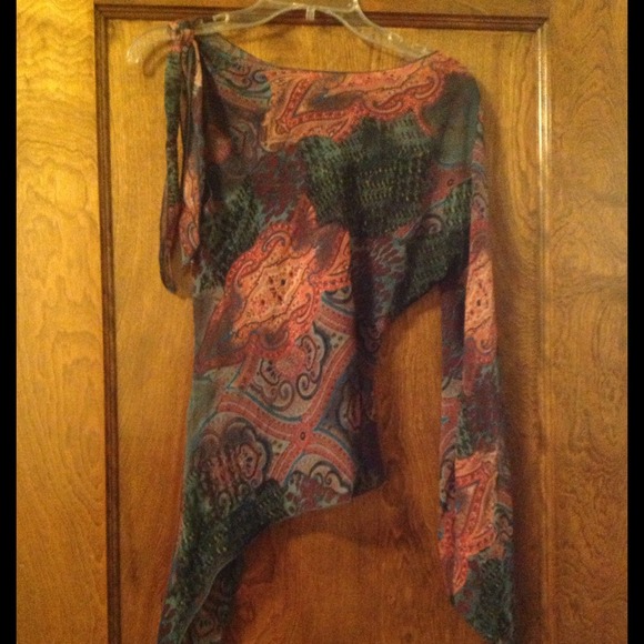 🔴🔴Traded🔴🔴Sheer Paisley Asymmetrical Top