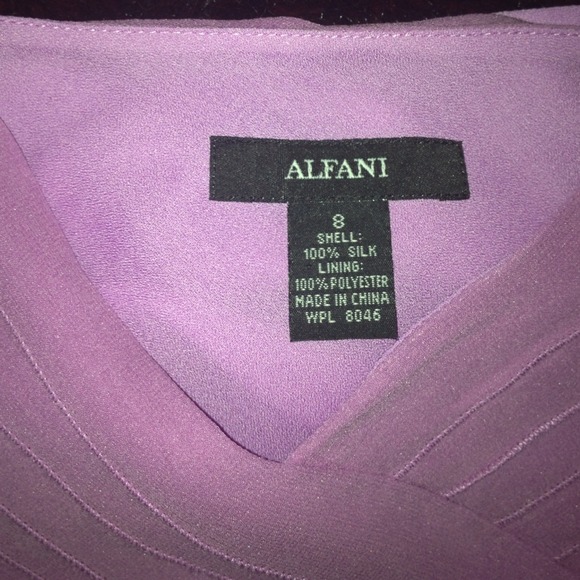 Lavender ๐ฏSilk Top - Picture 4 of 4