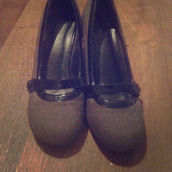 Seychelles gray fabric Mary Janes - 1" heel