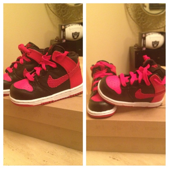 Toddler Nikes sz(7) (((SOLD))))