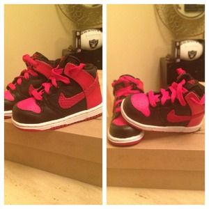 Toddler Nikes sz(7) (((SOLD))))
