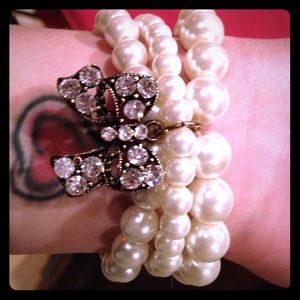 Pearl bracelet
