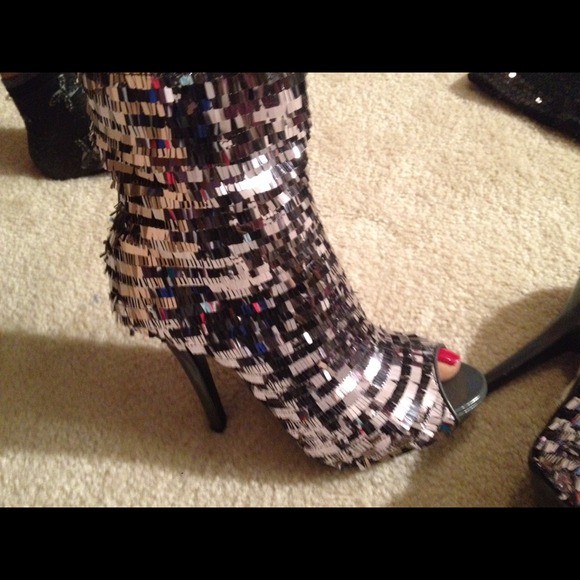 🌹Host Pick🌹Aired on american Idol 4/11. 8.5 - Picture 2 of 4