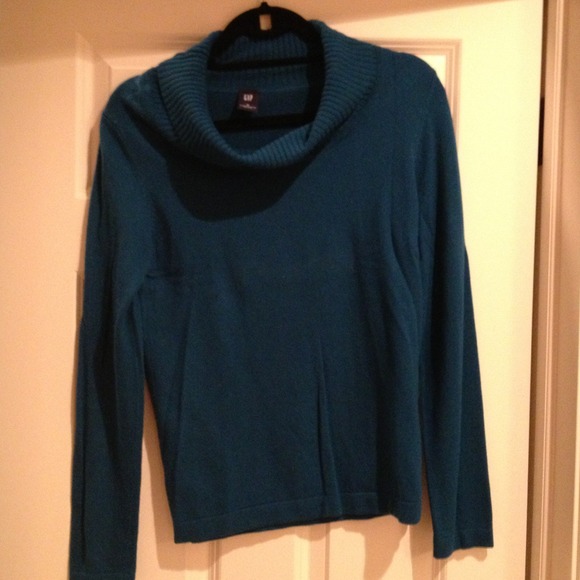 SOLD in bundle - Gap dark turquoise sweater