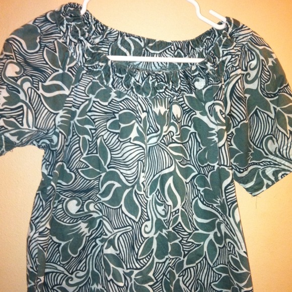 🎀TRADED IN BUNDLE TO@mhippke🎀Short sleeve top