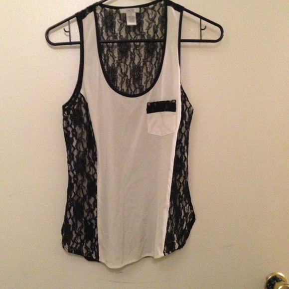 ⛔Sold ⛔Silk and Lace Cache top