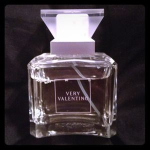 Very Valentino Perfume