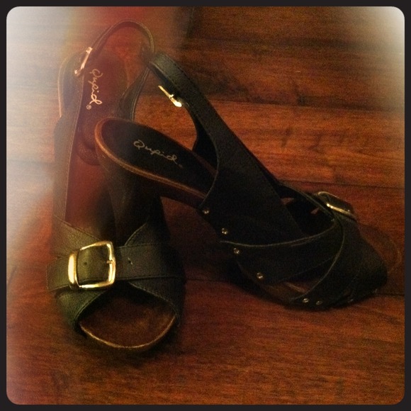 Black leather strappy's