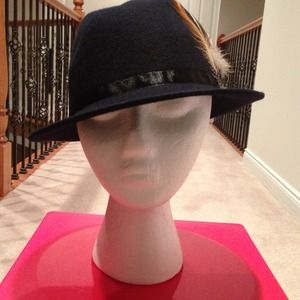 FEDORA HAT. NWOT. NEVER BEEN WORN. RESERVED