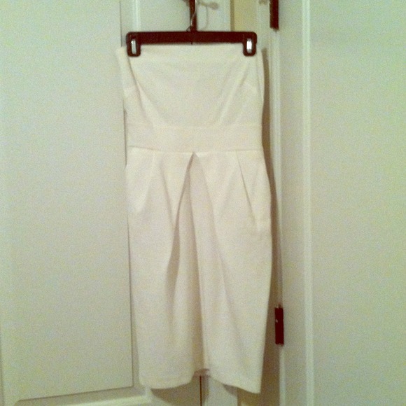 SOLD. Banana Republic white strapless dress
