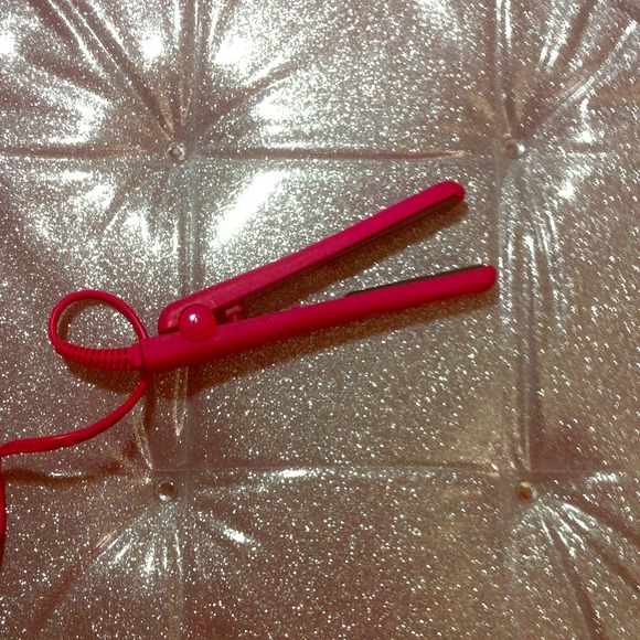 ❌SOLD❌NWOT Cortex Mini Hair Straightener