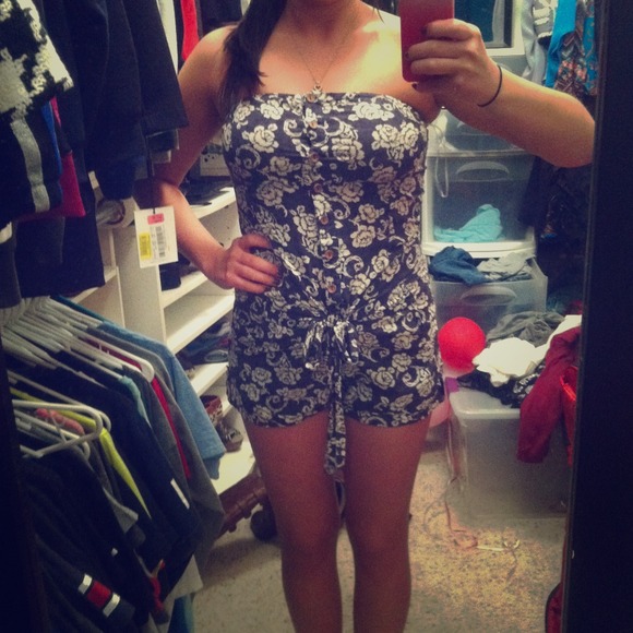 NWOT Absolutely Adorable Blue Romper!