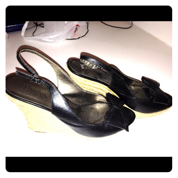 Charles David open toe wedges with adorable bow! - Picture 1 of 3