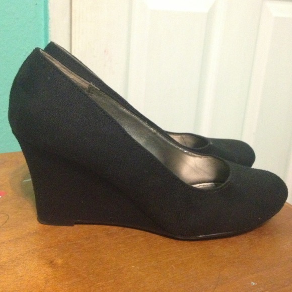 Dexter suede wedges.